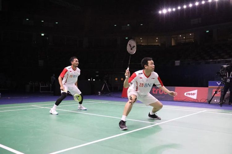 Ganda putra Indonesia, Mohammad Ahsan/Hendra Setiawan, saat berlatih di Impact Arena, Bangkok, menjelang Piala Thomas 2022, Jumat (6/5/2022).