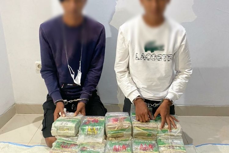 Dua pemuda MJ (22) dan FR (22) warga Aceh Perlak ditangkap di Jalan Megawati Binjai - Medan karena bawa 50 kg sabu-sabu dari Aceh ke Medan dan Jakarta. Keduanya dijanjikan upah Rp 200 juta.