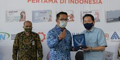 Serahkan Sertifikasi SNI ke Masker Ateja, Emil Akui Sedang Buat Kain Antivirus