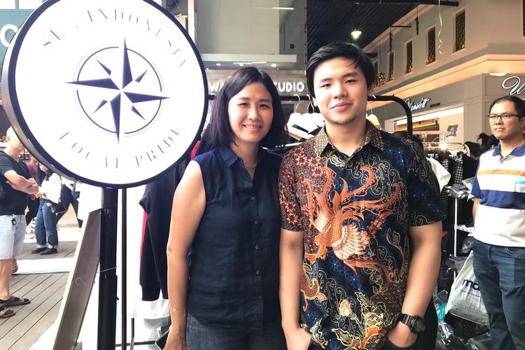 Veronica Tan bersama anaknya, Nicholas Sean dalam acara Poppins Bazaar di PVJ Mall Bandung, Minggu (24/11/2019).