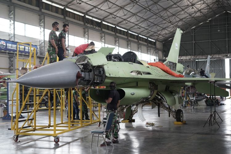 Proses upgrade pesawat F-16 Fighting Falcon TS-1605 di Lanud Iswahjudi. Keberhasilan upgrade pesawat F-16 Fighting Falcon TS-1605 melengkapi upgrade pesawat F16 lainnya yang telah memperkuat Skadron Udara 3 Lanud Iswahjudi.