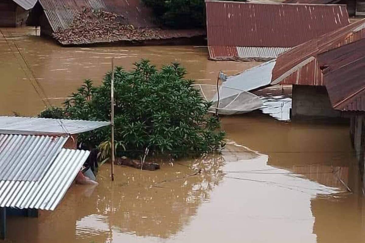 Kondisi banjir di Kabupaten Padanglawas yang terjadi, Sabtu (23/11/2024). Bencana alam banjir dan longsor yang terjadi di Kabupaten Padanglawas menyebabkan 5 orang meninggal dunia.