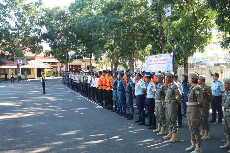 Polisi Kolaborasi dengan Remaja Masjid Amankan Jumat Agung di Labuan Bajo