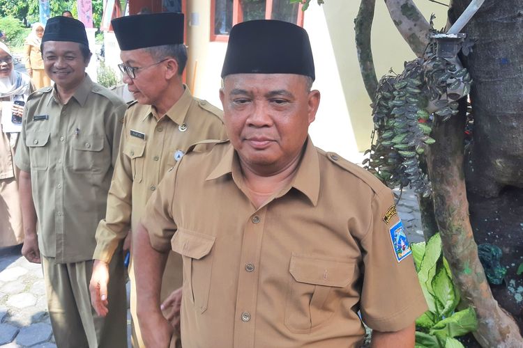 Bupati Sleman Menangis Lihat SD yang Atap Kelasnya Ambruk