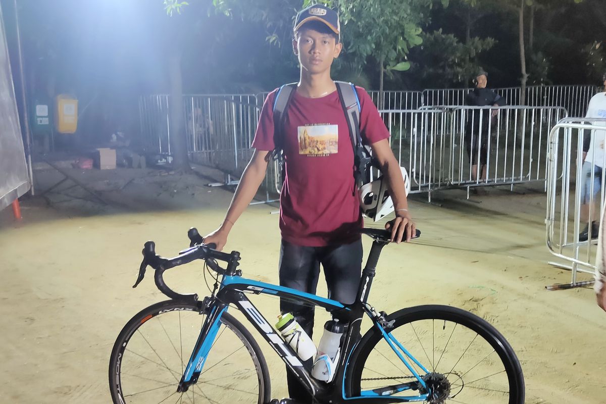 Faris (16), salah satu atlet sepeda yang ikut serta dalam Cycling De Jabar 2022, saat ditemui di Ciletuh, Sukabumi, Jawa Barat, Jumat (26/8/2022).