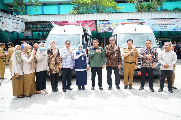 Gubernur Sumatera Selatan (Sumsel) Herman Deru bersama tim verifikasi dari Sekretariat Militer Presiden (Setmilpres) Republik Indonesia (RI) melakukan peninjauan lapangan di dua lokasi pelayanan kesehatan Sumsel, Selasa (13/6/2023).