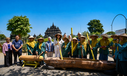 Berhasil Kembangkan Potensi Wisata dan Ekonomi Warga, Desa Sejahtera Astra Bugisan Dikunjungi Wamen PPPA