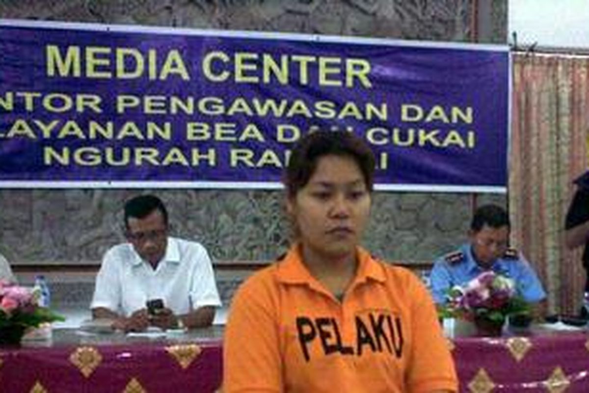 Junporn Amparn, 29 saat ditangkap oleh petugas Bea Cukai pada 6 November tahun lalu. Wanita asal Thailand ini divonis 13 tahun penjara karena menyelundupkan 208 gram sabu.