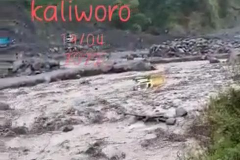 Banjir Lahar Hujan Gunung Merapi, 2 Truk Pangangkut Pasir Terjebak di Kali Woro
