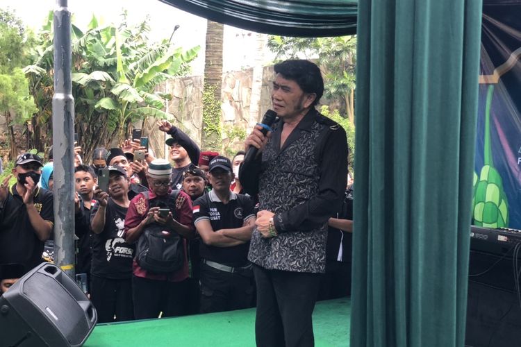 Rhoma Irama saat ditemui di Soneta Record Studio kawasan Depok, Jawa Barat, Selasa (3/5/2022). 