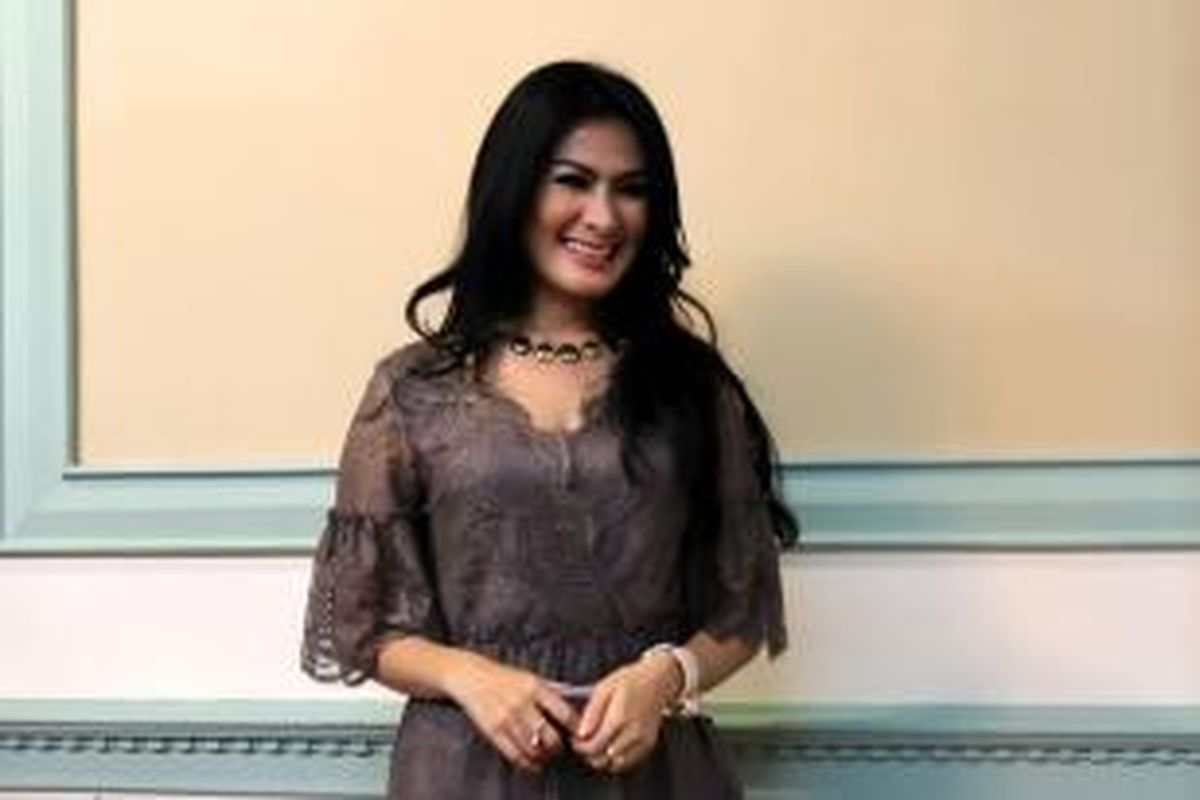 Penyanyi dangdut Iis Dahlia ditemui pada acara MNCTV Dangdut Awards 2013 di Hotel Grand Sahid Jaya, Jalan Sudirman, Jakarta Pusat, Selasa (22/1/2013). 