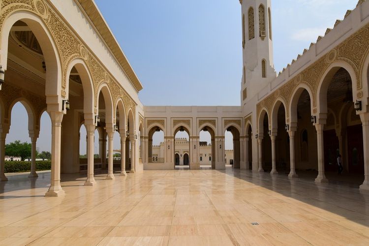Masjid Al-Farooq Omar bin Al-Khattab di Dubai.
