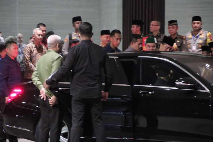 Penjabat Gubernur Kalimantan Barat (Kalbar) diajak semobil dengan Presiden Joko Widodo usai membuka acara Kongres Himpunan Mahasiswa Islam (HMI) di Qubu Resort, Kubu Raya, Jumat (24/11/2023) malam. 