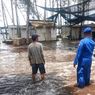Banjir Rob Satu Meter Terjang Puluhan Warung di Pantai Selatan Jember
