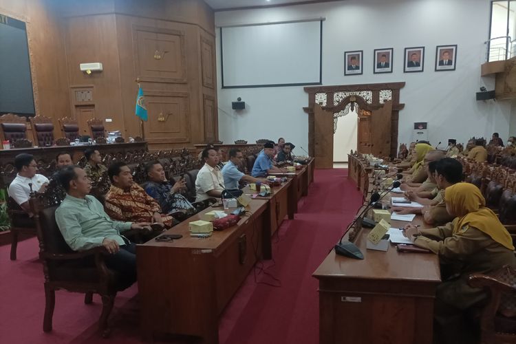 Kepsek di Pati Mengadu ke DPRD, Galau Soal Aturan Masa Jabatan Maksimal 8 Tahun