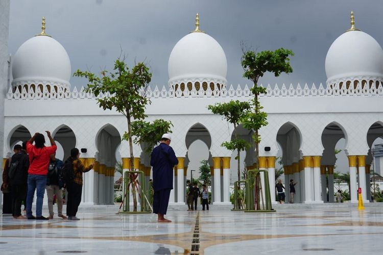 Masjid Raya Sheikh Zayed di Solo, Jawa Tengah.