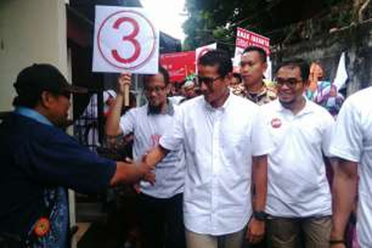 Calon wakil gubernur DKI Sandiaga Uno berkampanye di RW 01 Kelurahan Dukuh, Kecamatan Kramatjati, Jakarta Timur. Tiba di lokasi, Sandiaga disambut marawis dan musik. Kamis (24/11/2016)