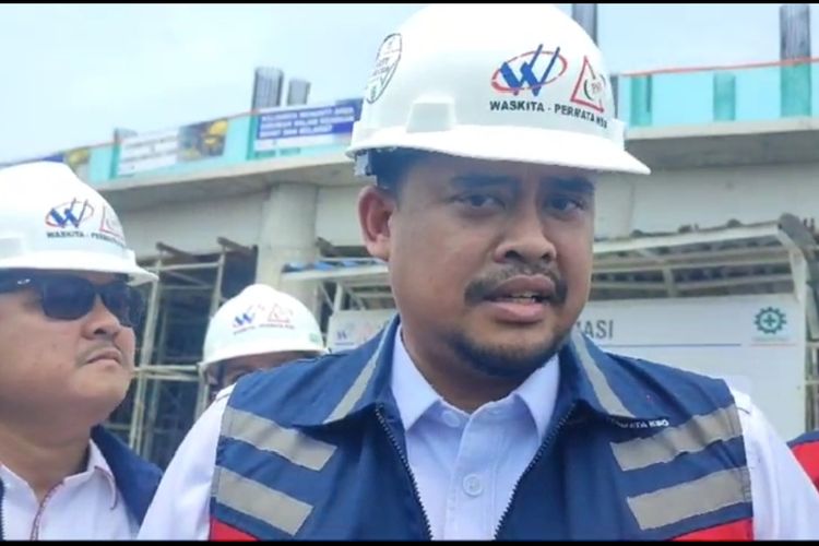 Wali Kota Medan Bobby Nasution saat ditanya wartawan usai meninjau proyek Islamic Centre di Kecamatan Medan Labuhan, Kota Medan, Rabu (26/6/2024)