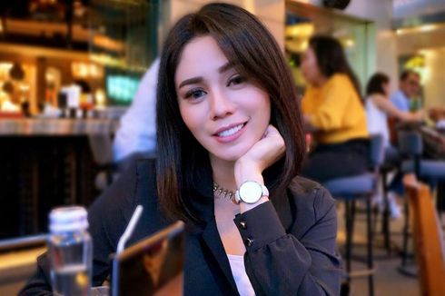 Ayu Ting Ting dan Sejumlah Artis Melayat ke Rumah Duka Saphira Indah