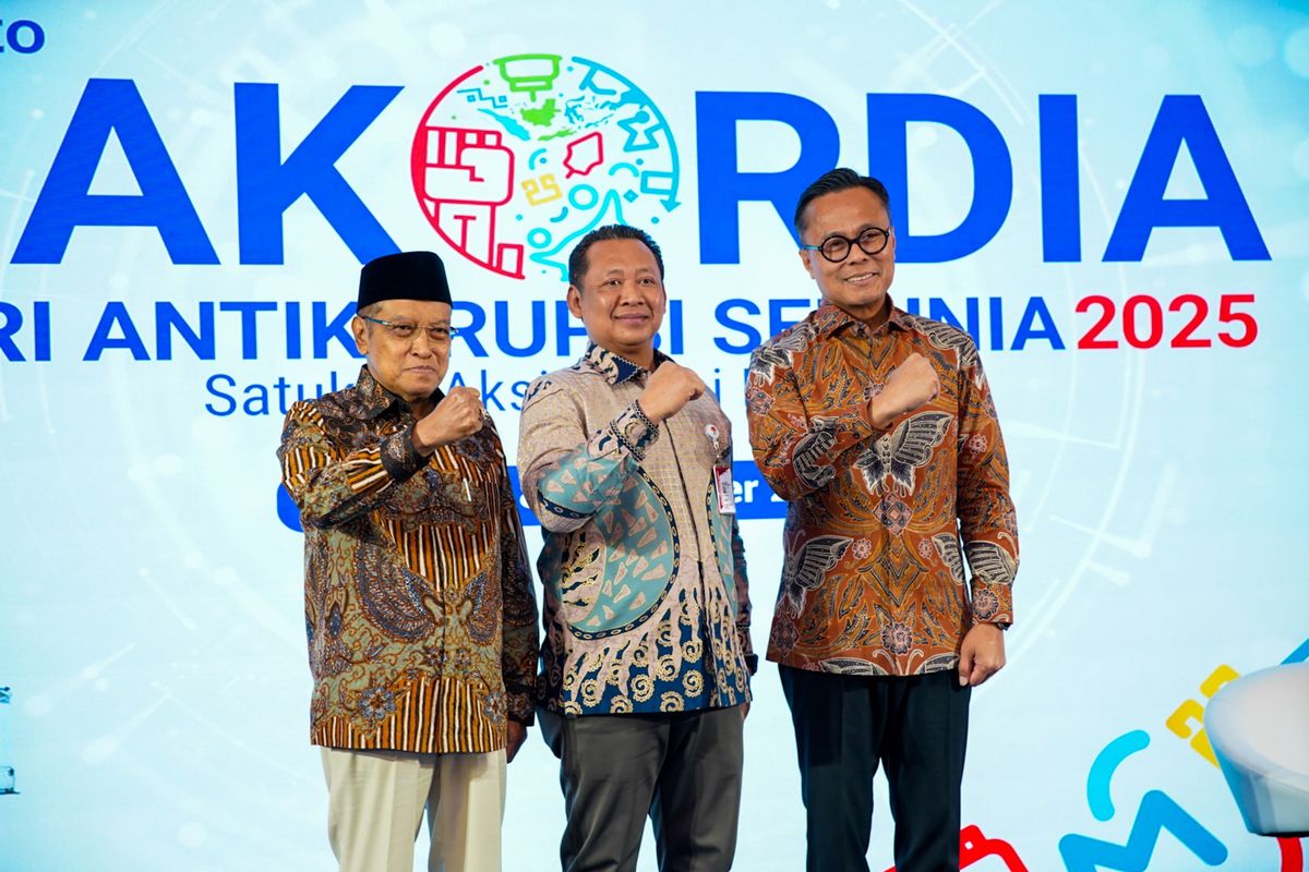 Komisaris Utama PT Kereta Api Indonesia (Persero) atau KAI Said Aqil Siroj dalam perignatan Hakordia 2025 di Ballroom Jakarta Railway Center, Selasa (18/11/2025).
