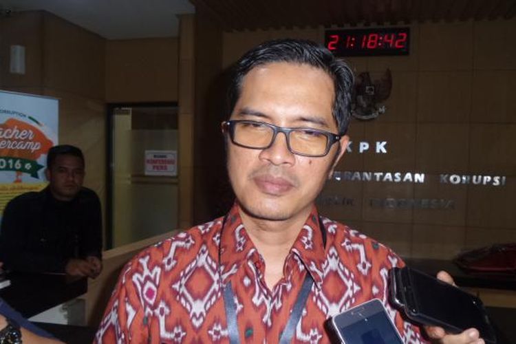 Juru Bicara KPK Febri Diansyah saat jumpa pers di Gedung KPK Jakarta, Rabu (14/12/2016).
