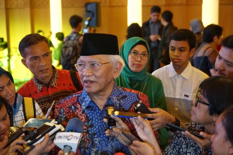 KH Ahmad Mustofa Bisri Atau akrab disapa Gus Mus.