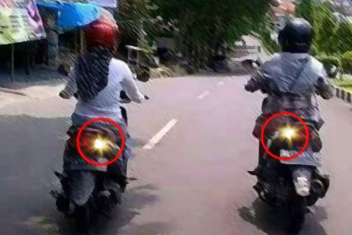 Ilustrasi pengendara motor salah lampu sein.