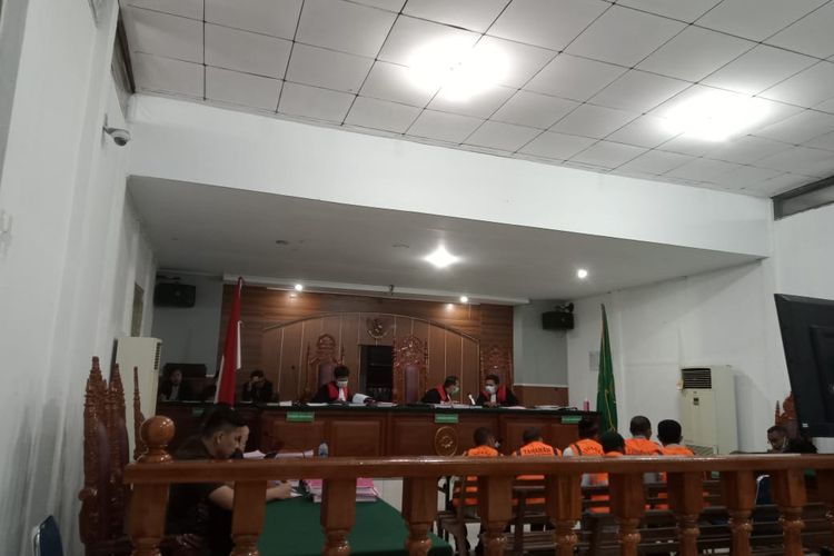 Suasana persidangan para terdakwa kasus penambangan ilegal di pengadilan Negeri Manokwari Papua Barat