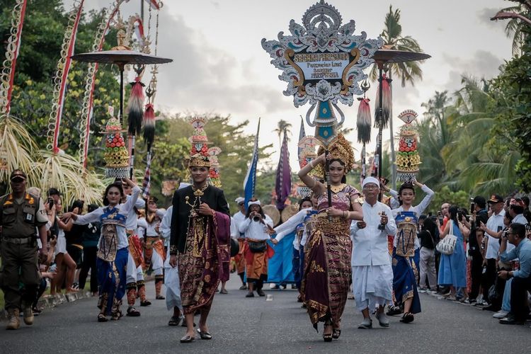 Acara Bali Street Carnival merupakan side event World Water Forum ke-10, Senin (20/5/2024), di Bali Collection, Nusa Dua, Bali.