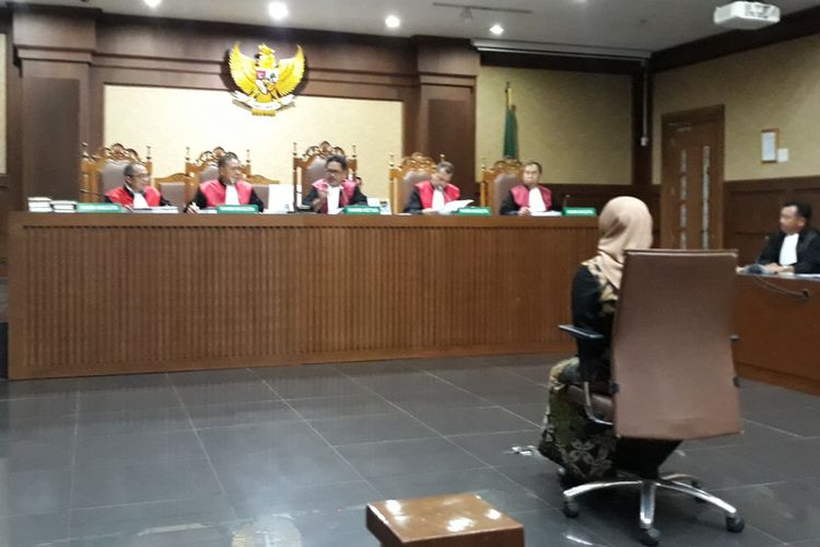 Mantan Wakil Ketua Komisi VII DPR, Eni Maulani Saragih dituntut 8 tahun penjara di Pengadilan Tipikor Jakarta, Rabu (6/2/2019).