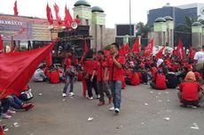 May Day, Buruh Buang Sampah sampai 8 Ton