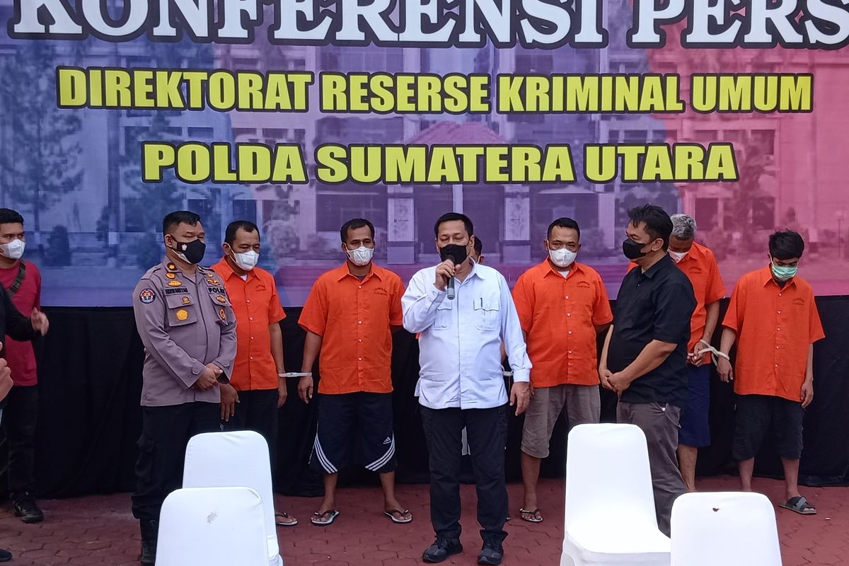 Direktur Reskrimum Polda Sumut, Kombes Pol Tatan Dirsan Atmaja memaparkan kasus pertambangan tanpa izin di Madina yang menyebabkan 12 orang perempuan tewas tertimbun.