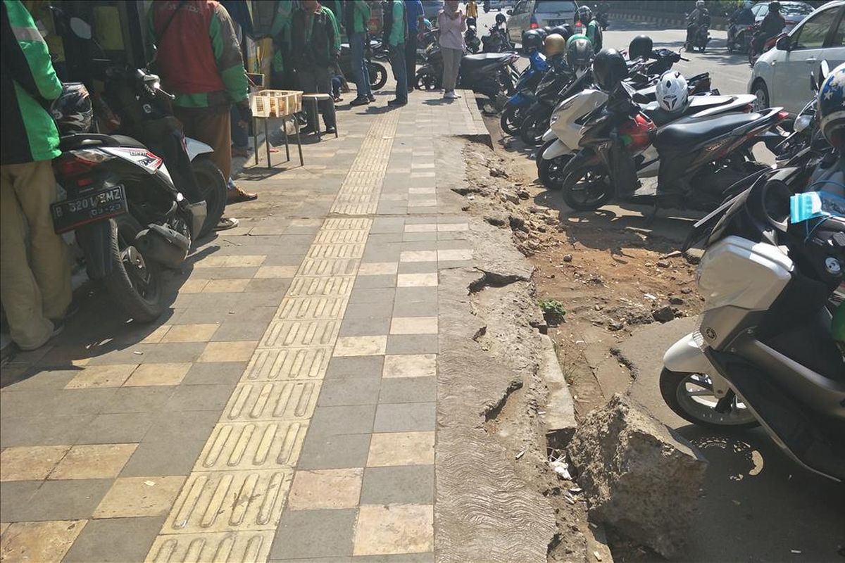 Kondisi Trotoar di Jalan Margonda, Depok, Kamis (18/7/2019).