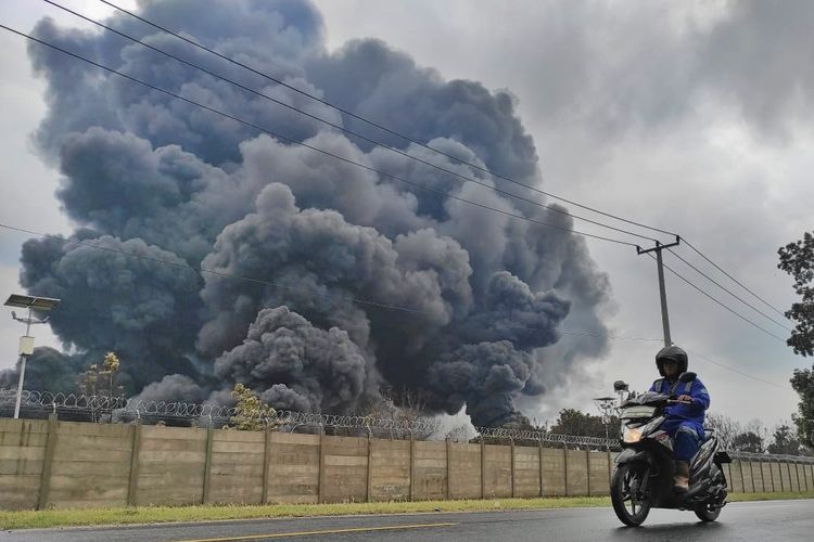 Kilang minyak Balongan atau Kilang minyak Indramayu pernah terbakar dan kehilangan 92.000 KL minyak.