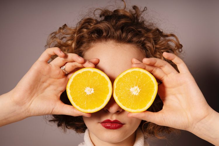 Pemenuhan kebutuhan vitamin C harian amat bermanfaat bagi kesehatan tubuh.