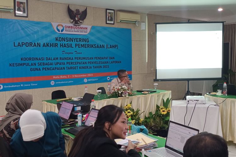 Ombudsman RI Jawa Timur saat kegiatan Konsinyering Laporan Akhir Hasil Pemeriksaan Ombudsman RI Jawa Timur di Kota Batu, Jawa Timur.