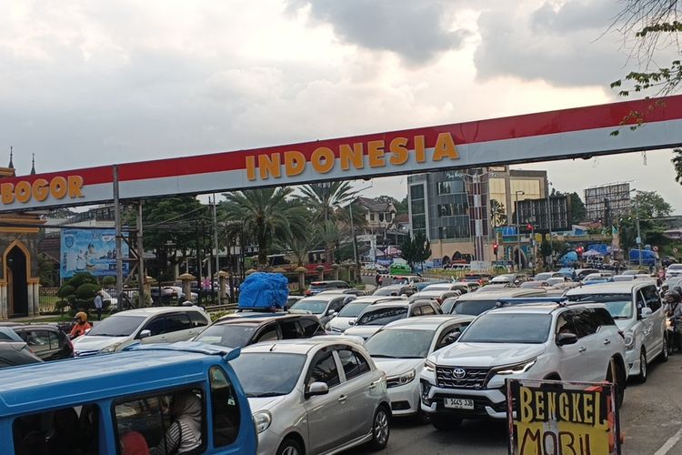 Arus Mudik di Jalur Puncak Bogor Terpantau Padat Merayap, Pergerakan Kendaraan Mulai Sore