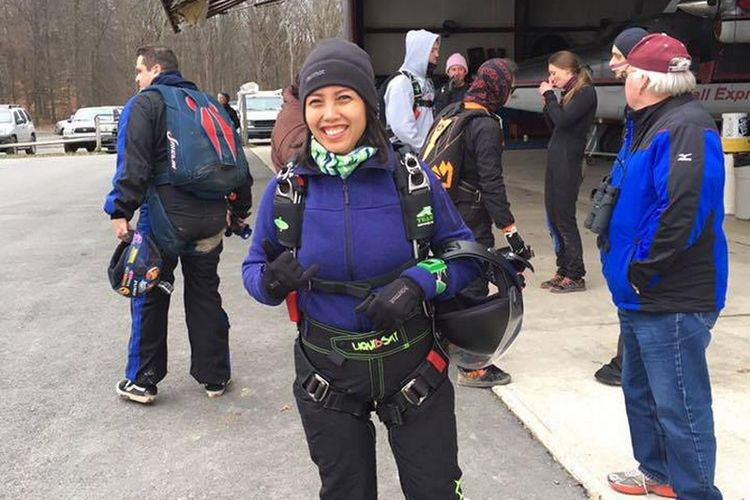 Naila Novaranti (35) atlet skydiving sekaligus pelatih terjun payung di 46 negara. 