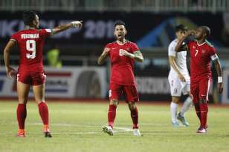 Pesepak bola Indonesia merayakan gol pada semi final putaran pertama AFF Suzuki Cup 2016 di Stadion Pakansari, Kabupaten Bogor, Jawa Barat, Sabtu (3/12/2016). Indonesia memang atas Vietnam dengan skor 2-1.