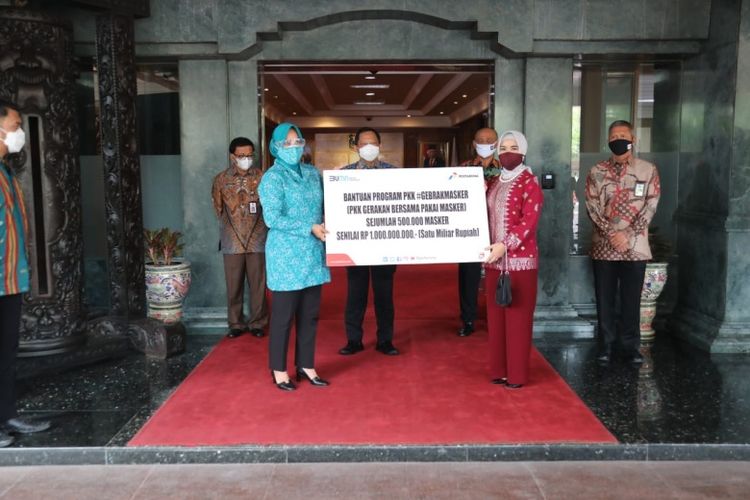 PT Pertamina (Persero) menyerahkan bantuan berupa 500 ribu masker dalam rangka dukungan terhadap Gerakan Bersama Pakai (Gebrak) Masker PKK di seluruh Indonesia, Rabu (9/9/2020) 