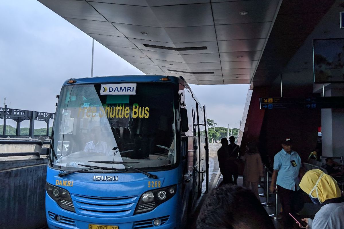 Shuttle Bus Bandara Soekarno-Hatta yang dikelola Damri, Selasa (7/1/2020)