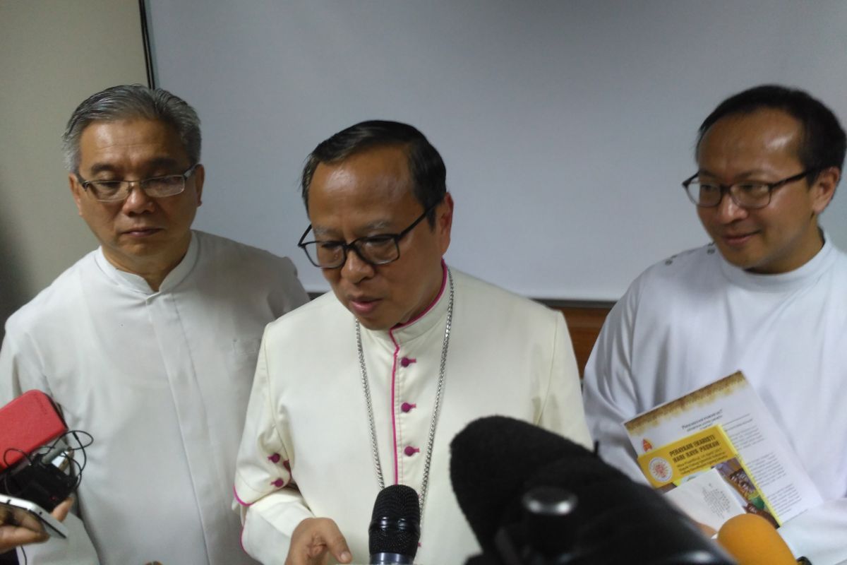 Uskup Agung Jakarta Ignatius Suharyo di Gereja Katedral, Jakarta, Minggu (16/4/2017)