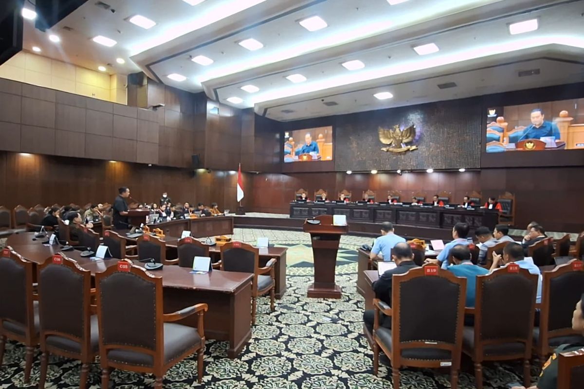Suasana sidang uji formil revisi UU TNI di Mahkamah Konstitusi (MK), Jakarta, yang digelar Senin (14/7/2025).