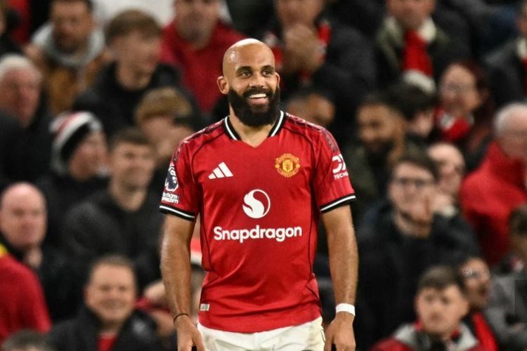 Gelandang Manchester United, Bryan Mbeumo, merayakan gol ketiga pada laga Liga Inggris antara Manchester United dan Brighton and Hove Albion di Old Trafford di Manchester, barat laut Inggris, pada 25 Oktober 2025.