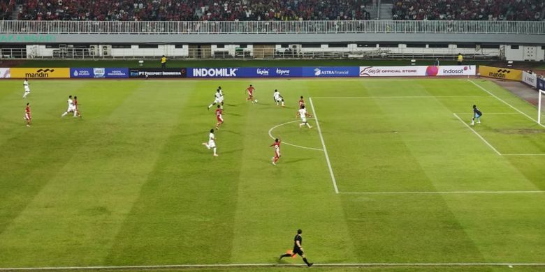 Suasana laga uji coba Timnas U22 Indonesia vs Mali di Stadion Pakansari, Cibinong, Kabupaten Bogor, Sabtu (15/11/2025).