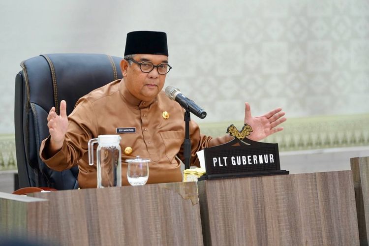 Pelaksana Tugas (Plt) Gubernur Riau (Gubri) Edy Natar Nasution dalam acara pemaparan penggunaan Anggaran Pendapatan dan Belanja Daerah (APBD) Riau 2024 di Gedung Daerah Balai Serindit, Jumat (24/11/2023).