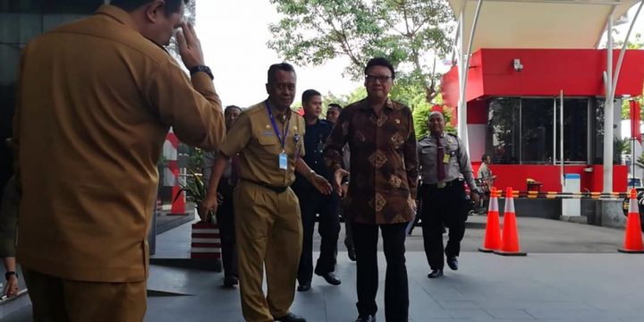 Menteri Dalam Negeri Tjahjo Kumolo mendatangi gedung Merah Putih Komisi Pemberantasan Korupsi (KPK), Selasa (4/9/2018). Ia tampak datang sekitar pukul 9.40 WIB