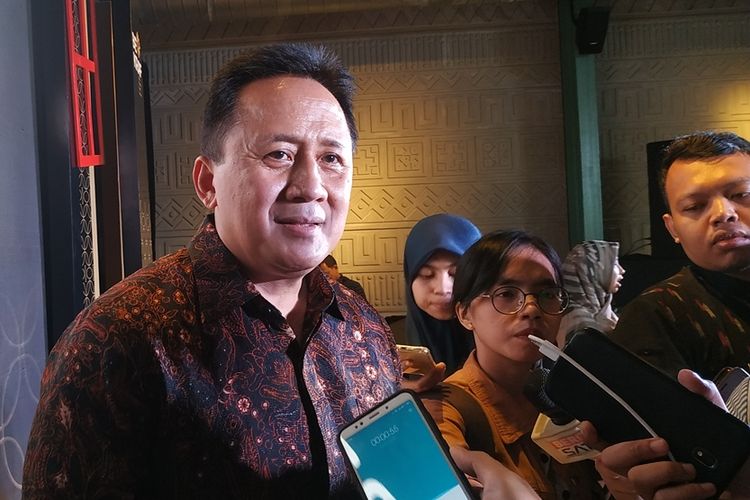 Badan Ekonomi Kreatif (Bekraf) Triawan Munaf memberikan keterangan terkait rencana pembangunan Bekraf Creative District (BCD) kepada awak media di Jakarta, Jumat (29/9/2019).