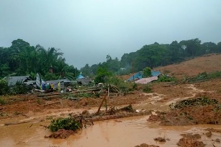 Kondisi Desa Pangkalan usai dihajar longsor, saat ini 15 warga ditemukan meninggal dan 50 lagi dinyatakan hilang