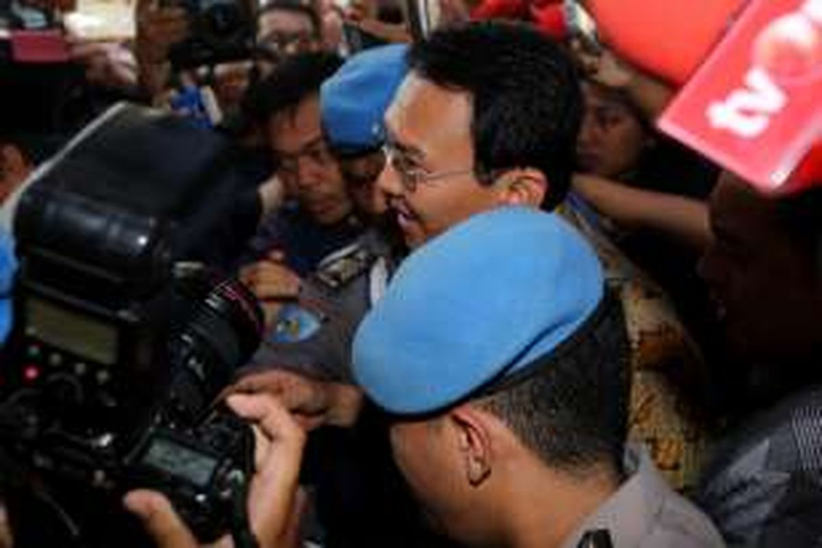 Basuki Tjahaja Purnama alias Ahok saat tiba untuk diperiksa di Bareskrim Polri sebagai tersangka kasus dugaan penistaan agama di Jakarta, Selasa (22/11/2016).